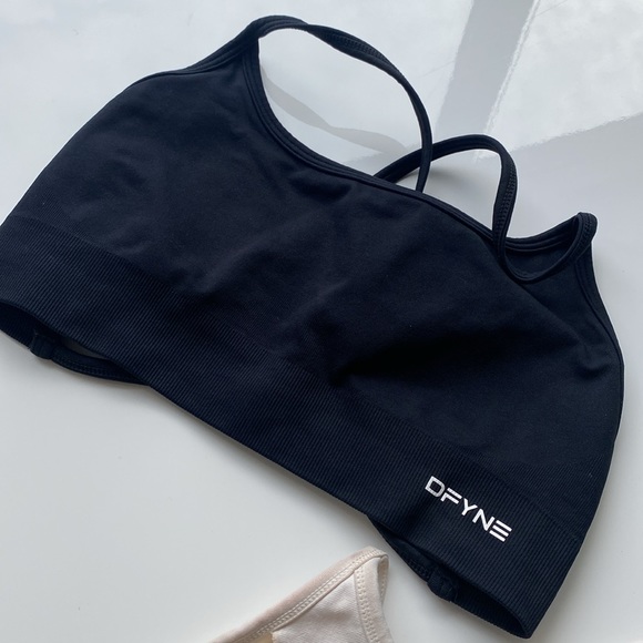 DFYNE Dynamic Sports Bras in Medium Size - Picture 5 of 9